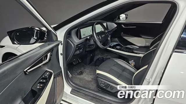 Kia EV6 2023 — фото 10