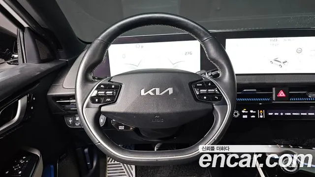 Kia EV6 2023 — фото 14