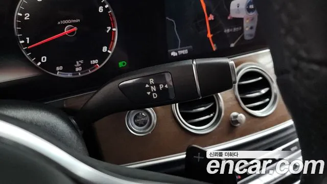 Mercedes-Benz E-Class 2020 — фото 9