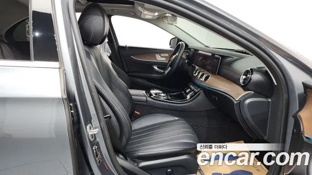 Mercedes-Benz E-Class 2020 — фото 11
