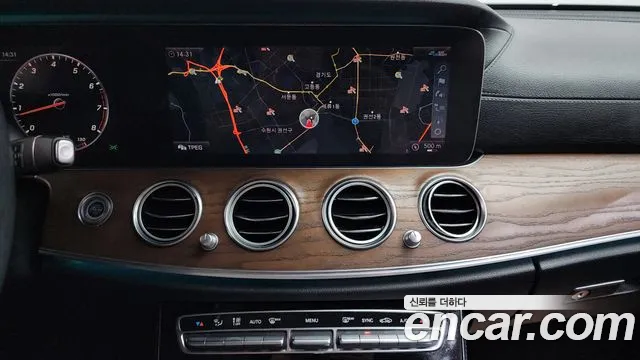 Mercedes-Benz E-Class 2020 — фото 14