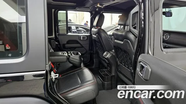 Jeep Wrangler 2020 — фото 12