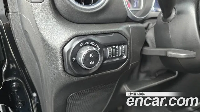 Jeep Wrangler 2020 — фото 18