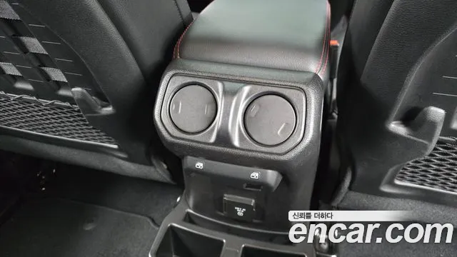 Jeep Wrangler 2020 — фото 19