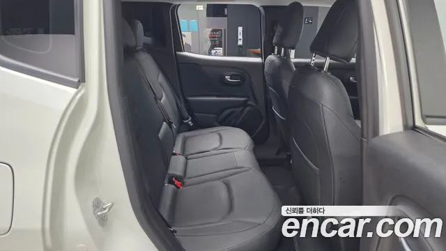 Jeep Renegade 2022 — фото 12