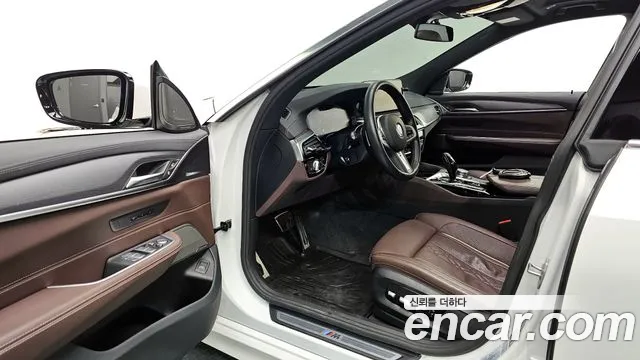 BMW Gran Turismo 2022 — фото 10