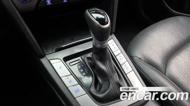 Hyundai AVANTE 2017 — фото 9