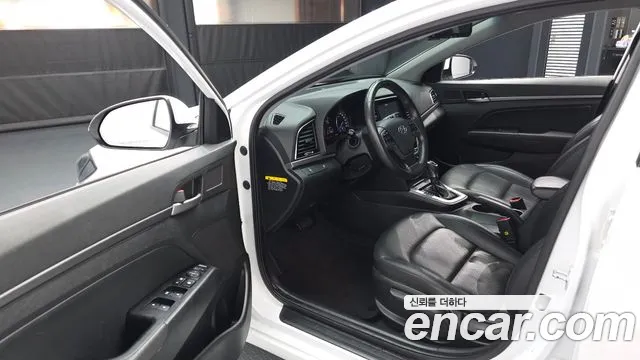 Hyundai AVANTE 2017 — фото 10