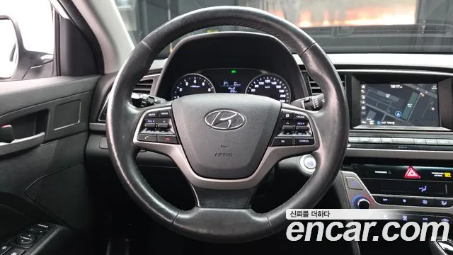 Hyundai AVANTE 2017 — фото 13