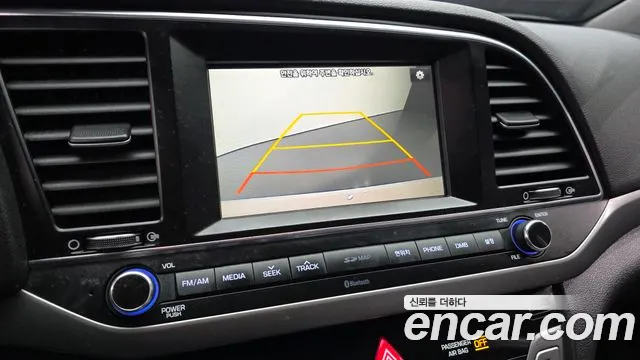 Hyundai AVANTE 2017 — фото 15
