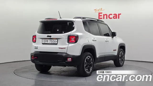 Jeep Renegade 2017 — фото 2