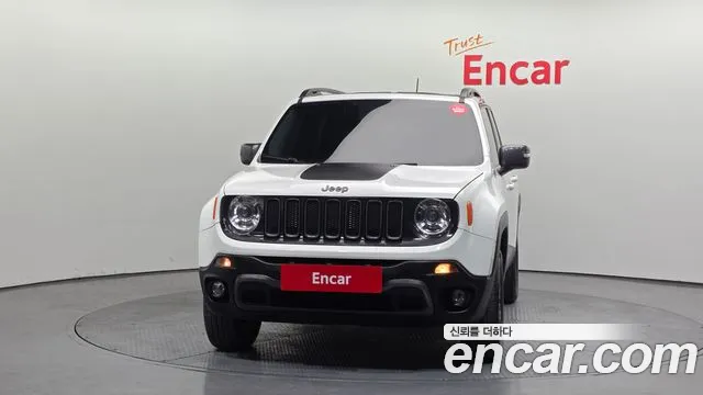Jeep Renegade 2017 — фото 3