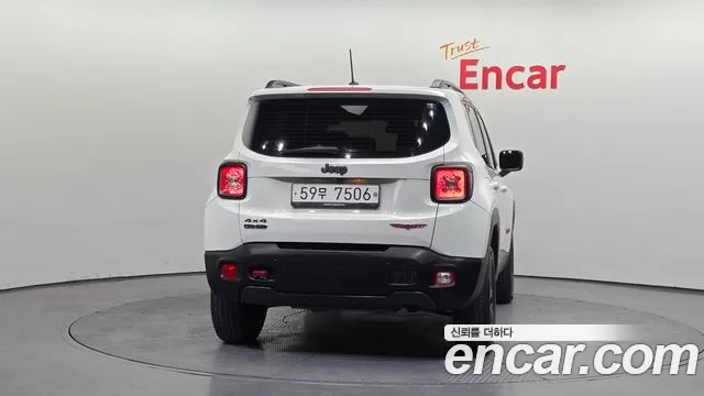 Jeep Renegade 2017 — фото 4