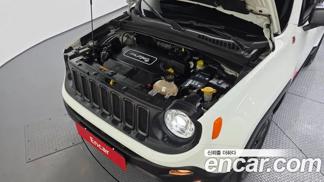 Jeep Renegade 2017 — фото 6