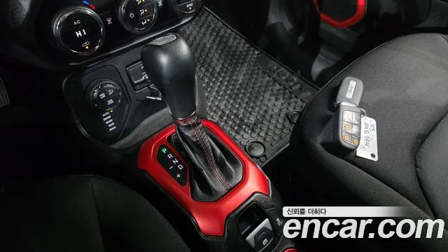 Jeep Renegade 2017 — фото 9
