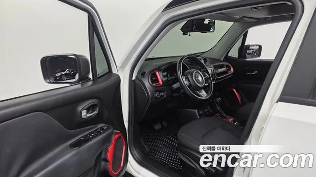 Jeep Renegade 2017 — фото 10