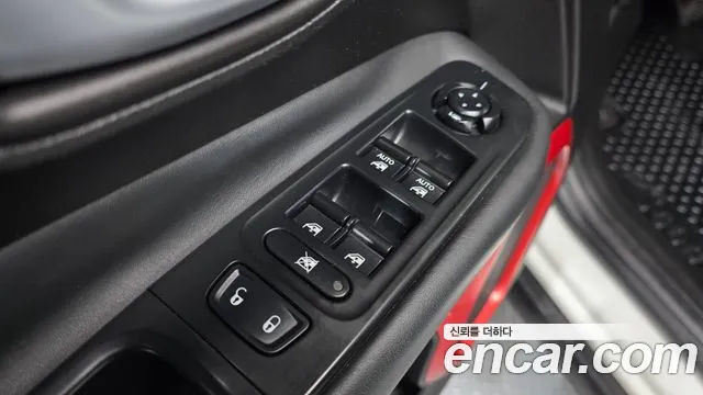 Jeep Renegade 2017 — фото 14