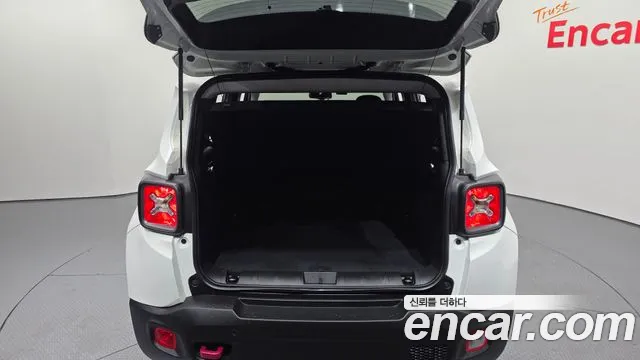 Jeep Renegade 2017 — фото 20