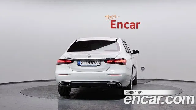 Mercedes-Benz E-Class 2023 — фото 4