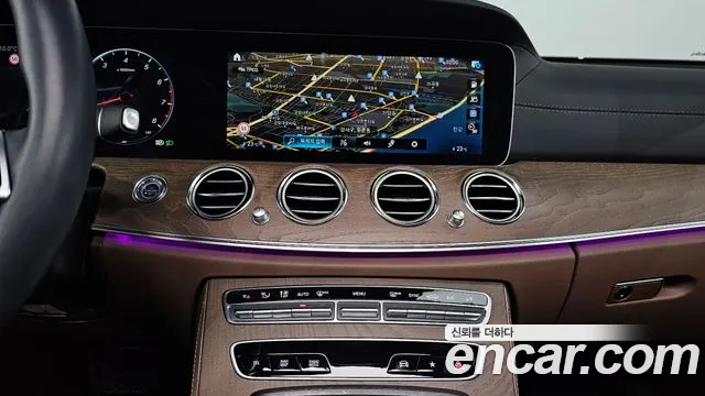 Mercedes-Benz E-Class 2023 — фото 14