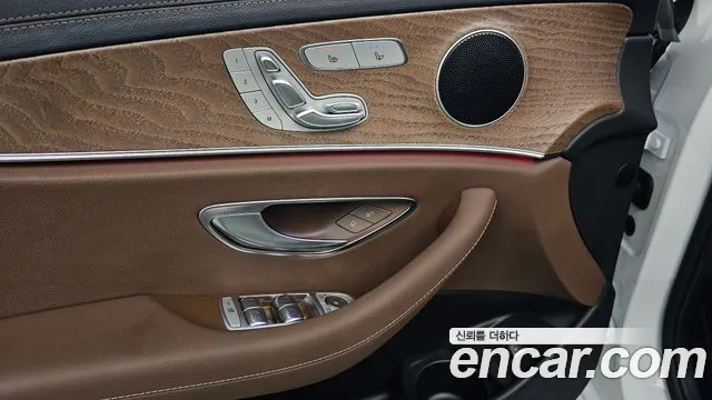 Mercedes-Benz E-Class 2023 — фото 18