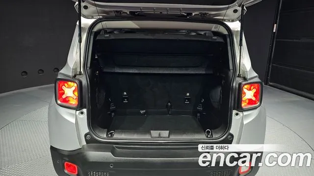 Jeep Renegade 2019 — фото 20