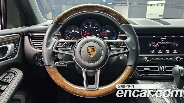 Porsche Macan 2021 — фото 13
