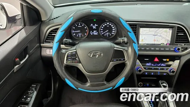 Hyundai AVANTE 2017 — фото 14