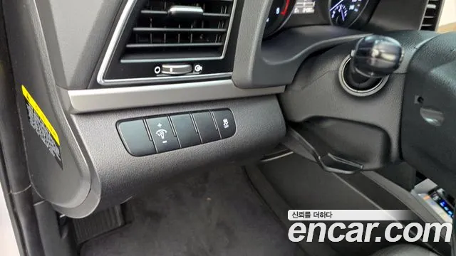 Hyundai AVANTE 2017 — фото 17