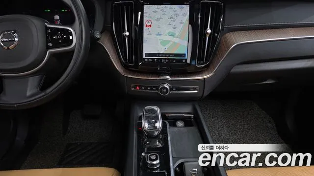 Volvo XC60 2022 — фото 15