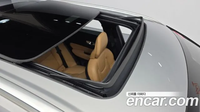 Volvo XC60 2022 — фото 19