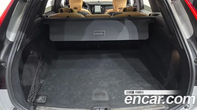Volvo XC60 2022 — фото 20