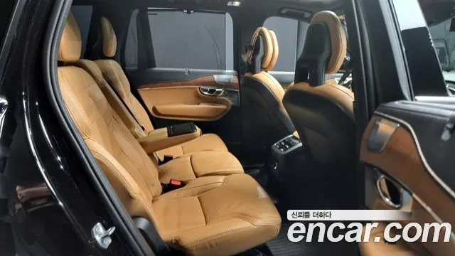 Volvo XC90 2018 — фото 12