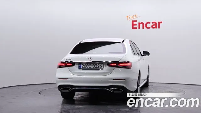 Mercedes-Benz E-Class 2023 — фото 4