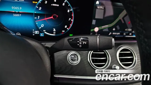 Mercedes-Benz E-Class 2023 — фото 9