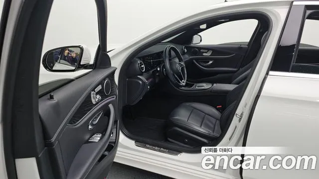 Mercedes-Benz E-Class 2023 — фото 10