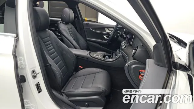 Mercedes-Benz E-Class 2023 — фото 11