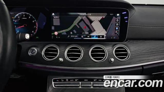 Mercedes-Benz E-Class 2023 — фото 15