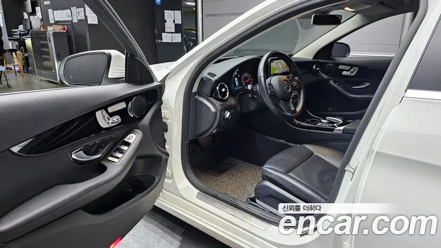 Mercedes-Benz C-Class 2019 — фото 11