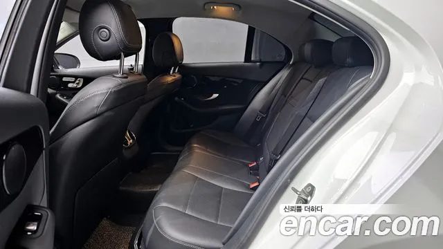 Mercedes-Benz C-Class 2019 — фото 12