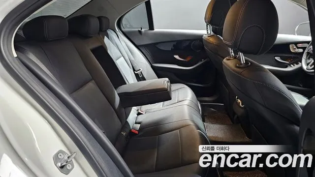 Mercedes-Benz C-Class 2019 — фото 13