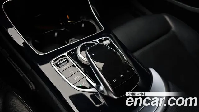 Mercedes-Benz C-Class 2019 — фото 17