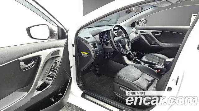 Hyundai AVANTE 2015 — фото 11