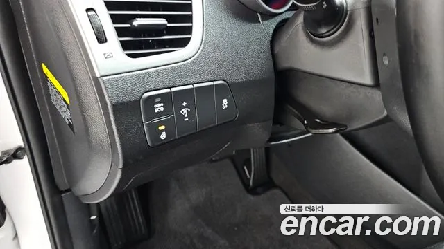Hyundai AVANTE 2015 — фото 14