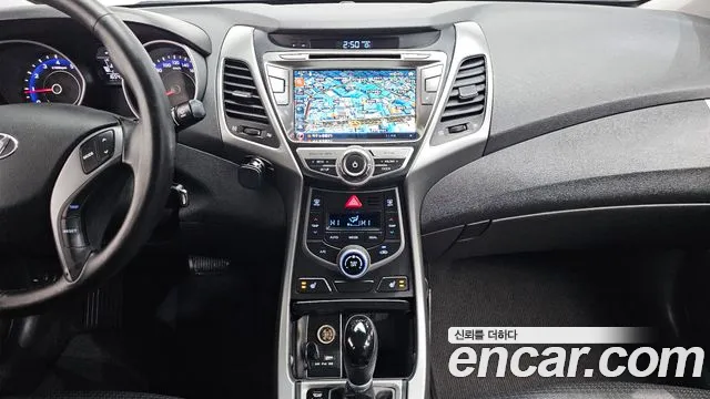 Hyundai AVANTE 2015 — фото 16