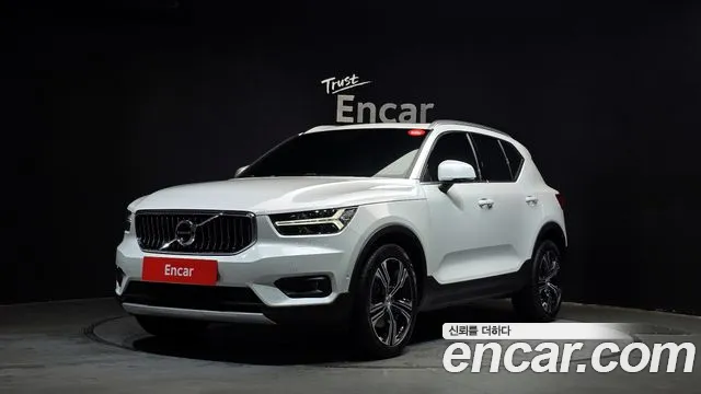 Volvo XC40 2021 — фото 1