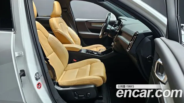Volvo XC40 2021 — фото 10