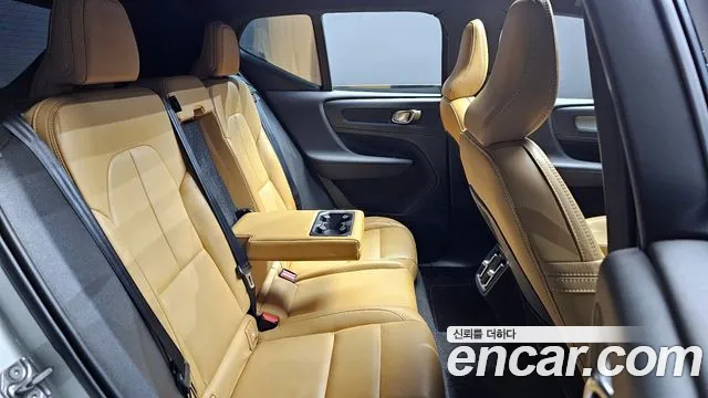 Volvo XC40 2021 — фото 12