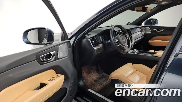 Volvo XC60 2021 — фото 10
