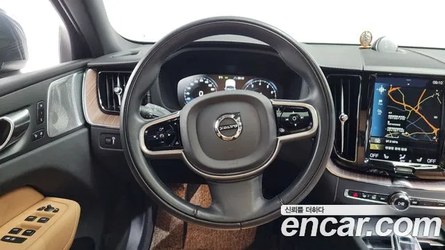 Volvo XC60 2021 — фото 13